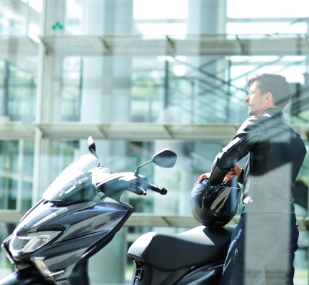 Photo Gallery Burgman Street 125ex dengan Pengendaranya