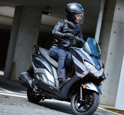 Photo Gallery Burgman Street 125ex dari Samping Depan