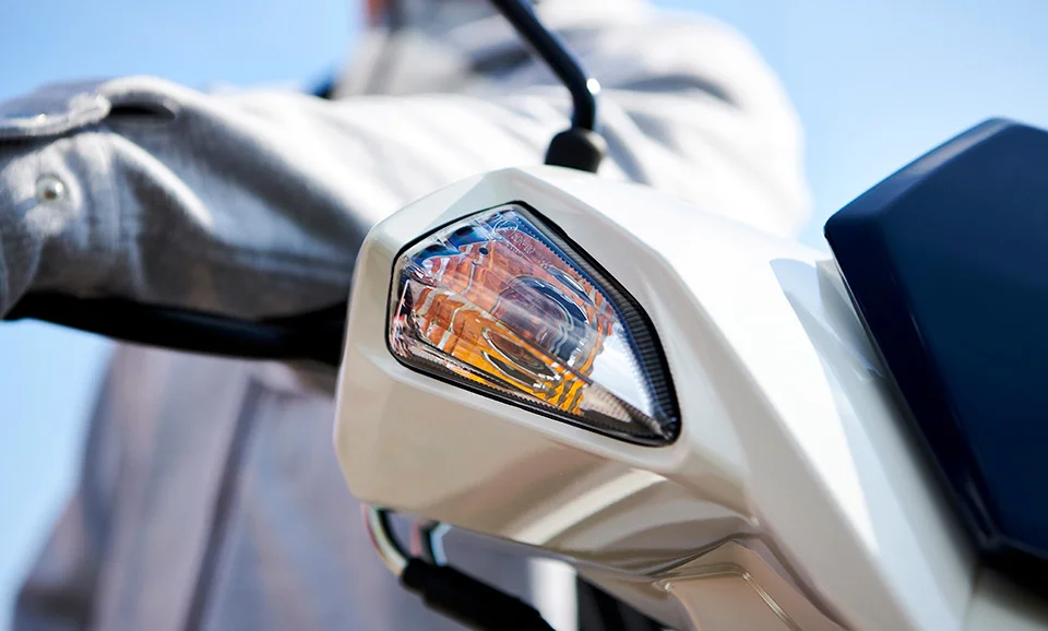 Suzuki Avenis 125 White