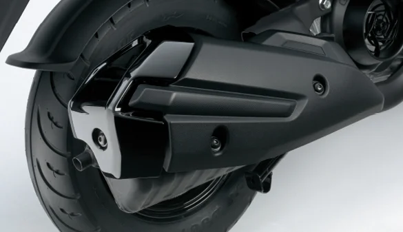 Edgy upswept muffler Suzuki Avenis 125