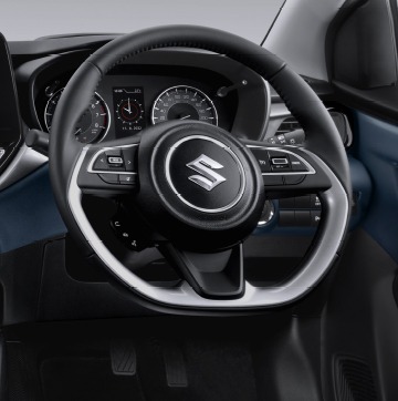 Setir dibalut dengan leather,tombol audio & terhubung dengan Bluetooth