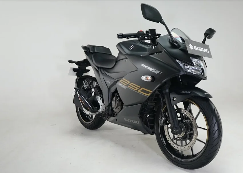 12  Gixxer (1)