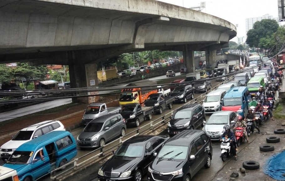Tips Bebas Stres Berkendara Di Jalanan Yang Macet