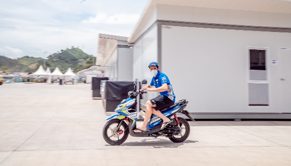 Butuh Kelincahan Joan Mir Dan Alex Rins Gunakan Suzuki Nex Ii Dan Nex Crossover Untuk Mobilitas Di Sirkuit Mandalika Thumb