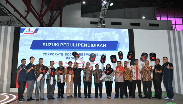 Dukung Pendidikan Indonesia Suzuki Serahkan Unit Mobil Ke Smk Dan Universitas Thumb