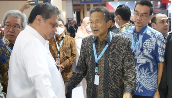 Menteri Koordinator Bidang Perekonomian Airlangga Hartarto Kunjungi Booth Suzuki Indonesia Di Gjaw 20231678684311 Thumb
