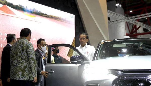 Presiden Ri Joko Widodo Kunjungi Booth Suzuki Di Iims 20231676870771 Thumb