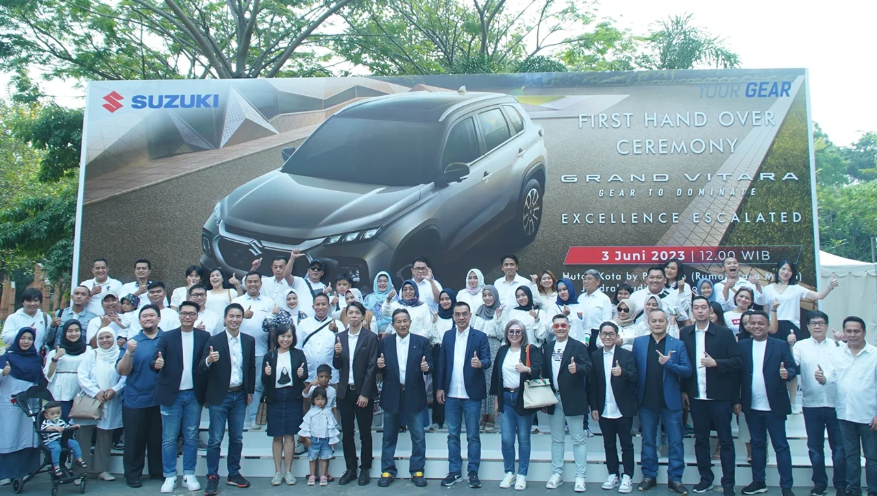 Siap Mengaspal Di Indonesia Suzuki Resmi Serahkan Unit Perdana Grand Vitara Kepada Konsumen