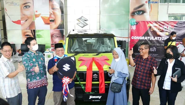 Suzuki Serahkan Satu Unit Jimny Kepada Pemenang Program Suzuki Bonus Suzuki Thumb