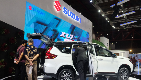 Suzuki Xl7 Alpha Ff Laris Manis Di Iims 2022 Thumb