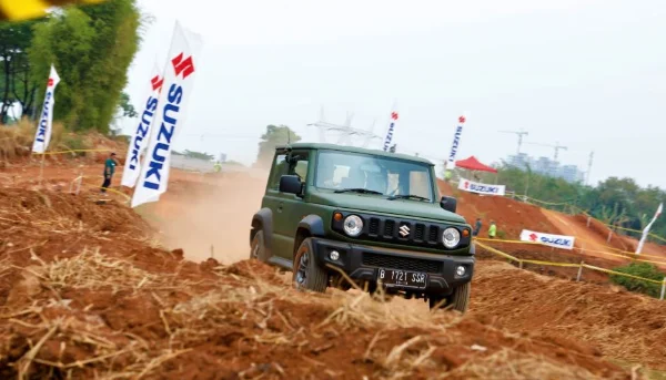 Uji Ketangguhan Suzuki Jimny Taklukkan Sirkuit Off Road Thumb